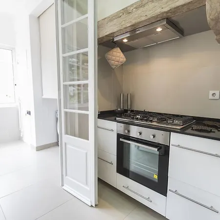 Lovelystay - Typical Graca For Six Lisbon