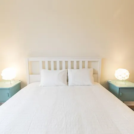 Lovelystay - Typical Graca For Six Apartment